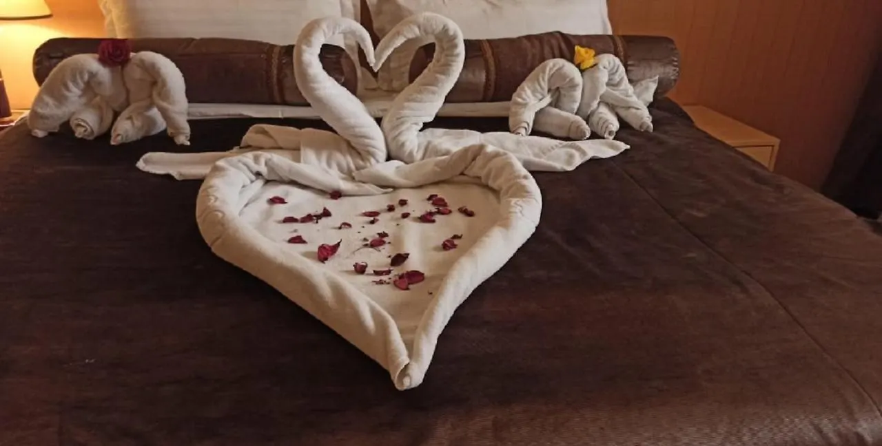 Meral Hotel مكة 3*,